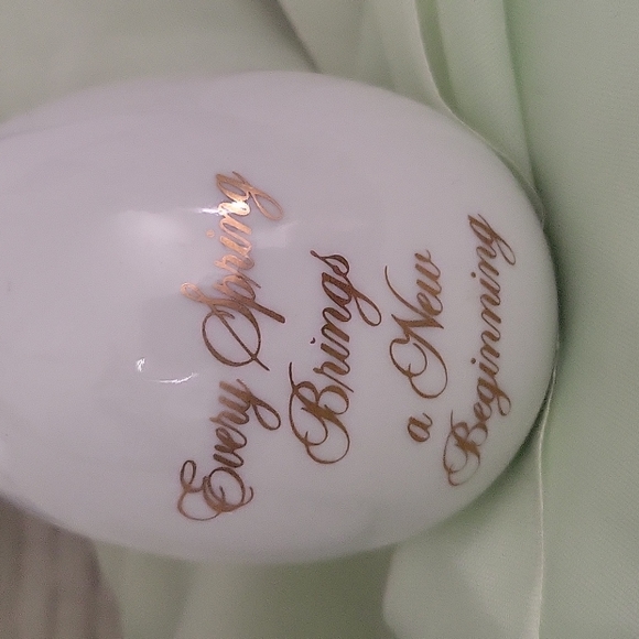 2 Avon porcelain eggs, Spring & Summer birds, vintage Four Seasons collection - Picture 5 of 8